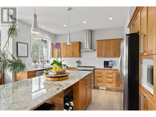 302 Upper Canyon Drive, Kelowna, BC - Indoor Photo Showing Kitchen With Upgraded Kitchen