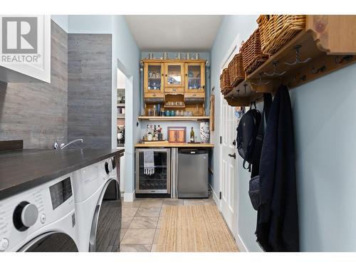 302 Upper Canyon Drive, Kelowna, BC - Indoor Photo Showing Laundry Room