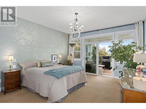 302 Upper Canyon Drive, Kelowna, BC - Indoor Photo Showing Bedroom