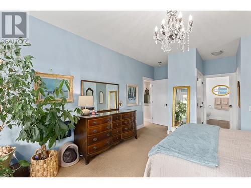 302 Upper Canyon Drive, Kelowna, BC - Indoor Photo Showing Bedroom