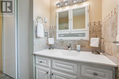 2109 Hadden Court, Kelowna, BC - Indoor Photo Showing Bathroom