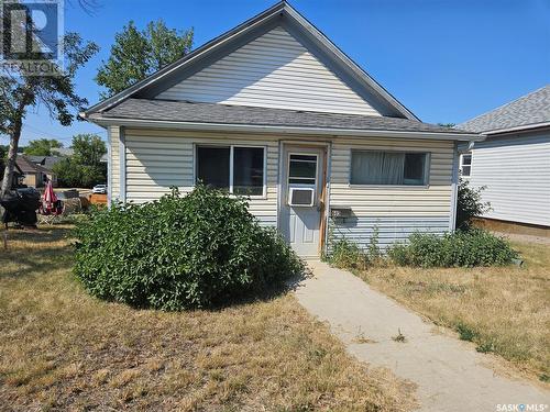 603 Chaplin Street E, Swift Current, SK - Outdoor