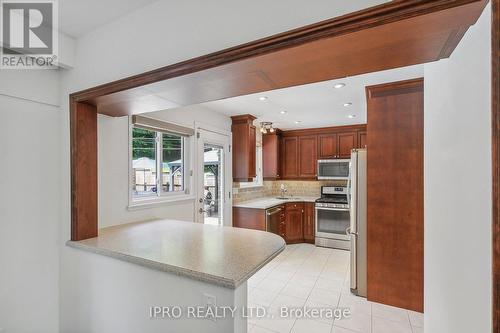 8 Sir Raymond Drive, Toronto (Guildwood), ON - Indoor Photo Showing Kitchen