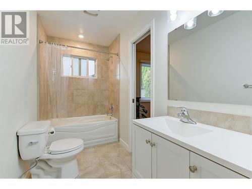 3132 Shannon Court, West Kelowna, BC - Indoor Photo Showing Bathroom