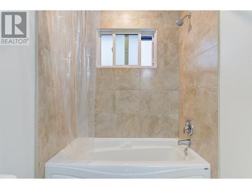 3132 Shannon Court, West Kelowna, BC - Indoor Photo Showing Bathroom