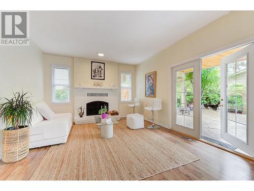 3132 Shannon Court, West Kelowna, BC - Indoor Photo Showing Living Room With Fireplace