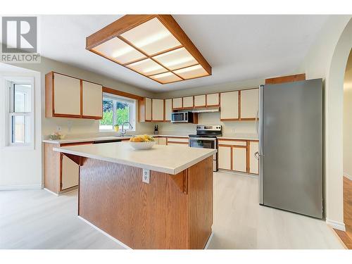 3132 Shannon Court, West Kelowna, BC - Indoor Photo Showing Kitchen