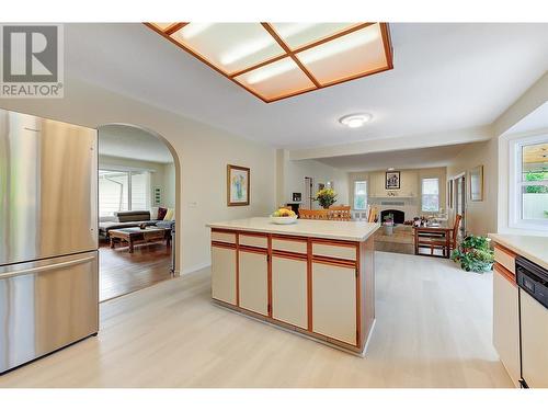 3132 Shannon Court, West Kelowna, BC - Indoor Photo Showing Kitchen