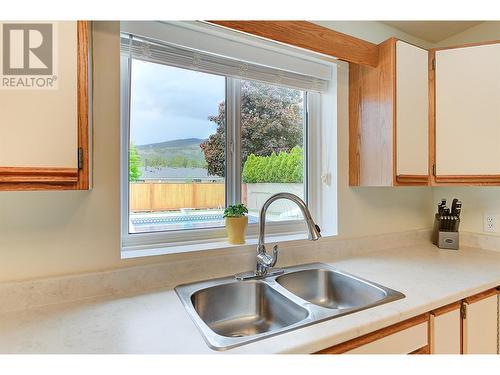 3132 Shannon Court, West Kelowna, BC - Indoor Photo Showing Kitchen With Double Sink