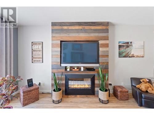 171 17 Street Se Unit# 1 Lot# Sl13, Salmon Arm, BC - Indoor Photo Showing Living Room With Fireplace