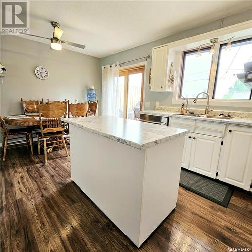 608 610 Jubilee Drive, Spy Hill, SK - Indoor Photo Showing Kitchen With Double Sink