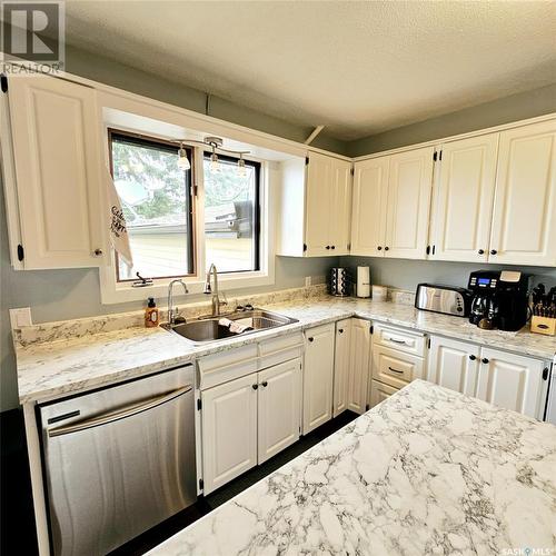 608 610 Jubilee Drive, Spy Hill, SK - Indoor Photo Showing Kitchen With Double Sink