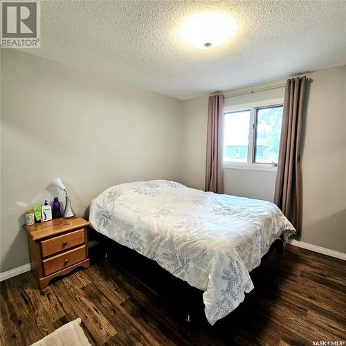 608 610 Jubilee Drive, Spy Hill, SK - Indoor Photo Showing Bedroom