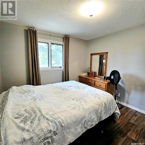 608 610 Jubilee Drive, Spy Hill, SK - Indoor Photo Showing Bedroom