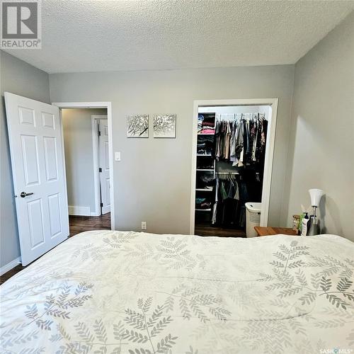 608 610 Jubilee Drive, Spy Hill, SK - Indoor Photo Showing Bedroom