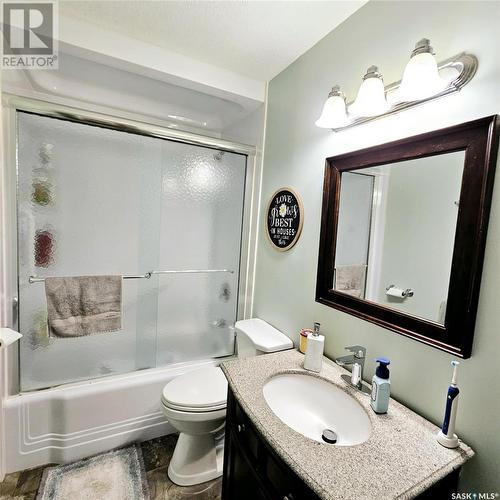 608 610 Jubilee Drive, Spy Hill, SK - Indoor Photo Showing Bathroom