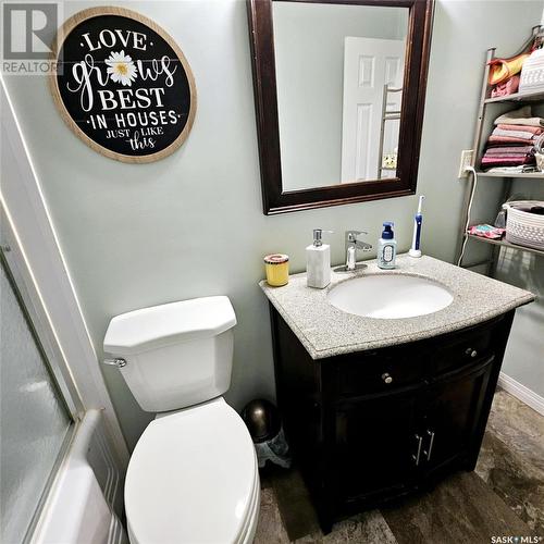 608 610 Jubilee Drive, Spy Hill, SK - Indoor Photo Showing Bathroom