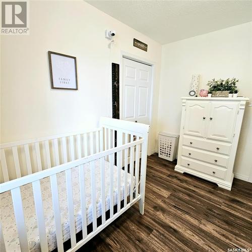 608 610 Jubilee Drive, Spy Hill, SK - Indoor Photo Showing Bedroom