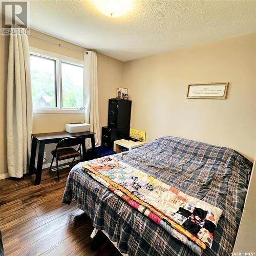 608 610 Jubilee Drive, Spy Hill, SK - Indoor Photo Showing Bedroom