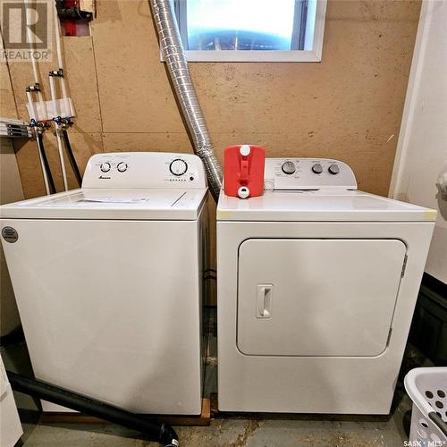 608 610 Jubilee Drive, Spy Hill, SK - Indoor Photo Showing Laundry Room