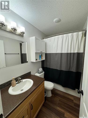 173 26Th Street, Battleford, SK - Indoor Photo Showing Bathroom