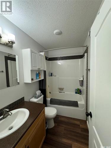 173 26Th Street, Battleford, SK - Indoor Photo Showing Bathroom