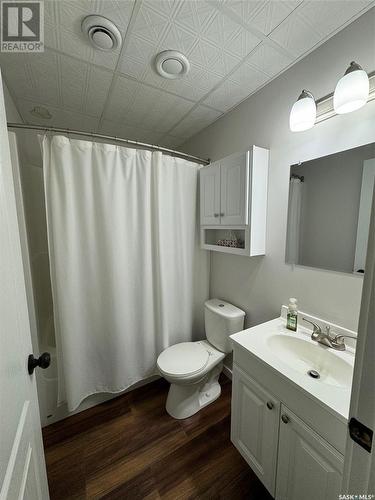 173 26Th Street, Battleford, SK - Indoor Photo Showing Bathroom