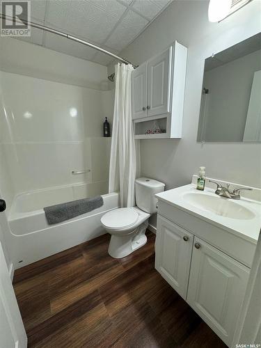 173 26Th Street, Battleford, SK - Indoor Photo Showing Bathroom