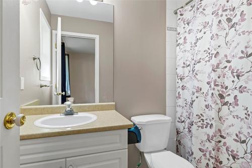 123-1801 53 Avenue, Vernon, BC - Indoor Photo Showing Bathroom