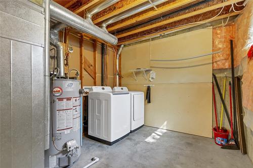 123-1801 53 Avenue, Vernon, BC - Indoor Photo Showing Laundry Room