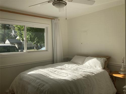 455 Donhauser Road, Kelowna, BC - Indoor Photo Showing Bedroom