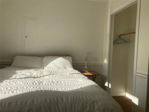 455 Donhauser Road, Kelowna, BC - Indoor Photo Showing Bedroom