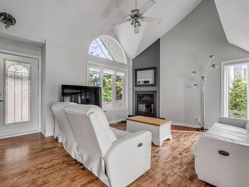 Living room - 4729 Rue De La Sarcelle, Saint-Augustin-De-Desmaures, QC - Indoor With Fireplace