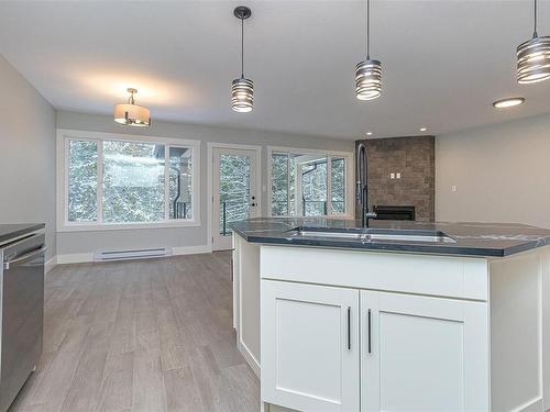 4021 Otters Close, Duncan, BC - Indoor Photo Showing Kitchen With Double Sink