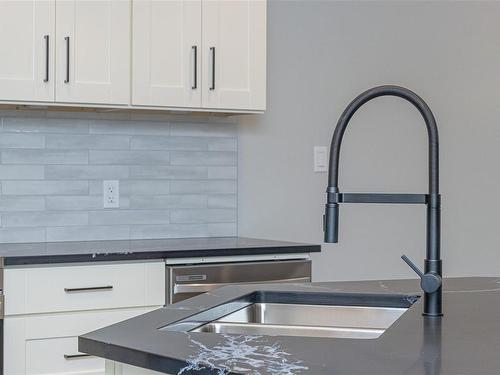 4021 Otters Close, Duncan, BC - Indoor Photo Showing Kitchen With Double Sink