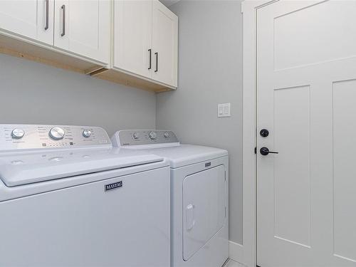 4021 Otters Close, Duncan, BC - Indoor Photo Showing Laundry Room