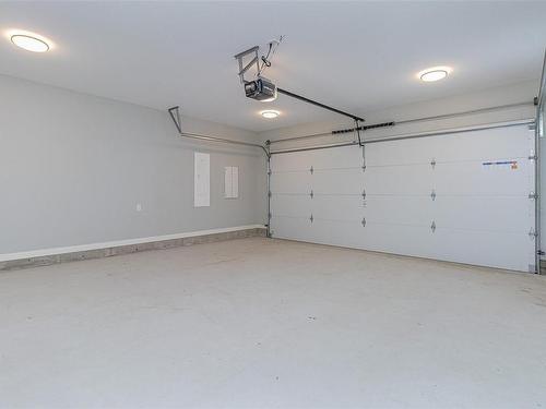 4021 Otters Close, Duncan, BC - Indoor Photo Showing Garage