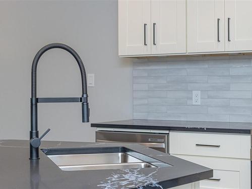 4019 Otters Close, Duncan, BC - Indoor Photo Showing Kitchen With Double Sink