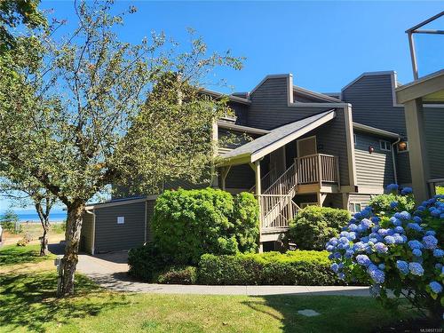 205-3295 Island Hwy West, Qualicum Beach, BC - Outdoor