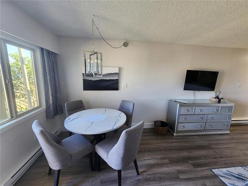 205-3295 Island Hwy West, Qualicum Beach, BC - Indoor Photo Showing Dining Room