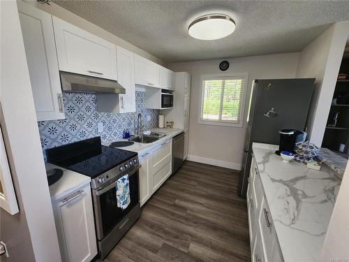 205-3295 Island Hwy West, Qualicum Beach, BC - Indoor Photo Showing Kitchen