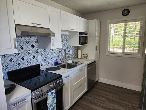 205-3295 Island Hwy West, Qualicum Beach, BC - Indoor Photo Showing Kitchen