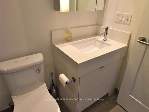 3008-10 York St, Toronto, ON - Indoor Photo Showing Bathroom