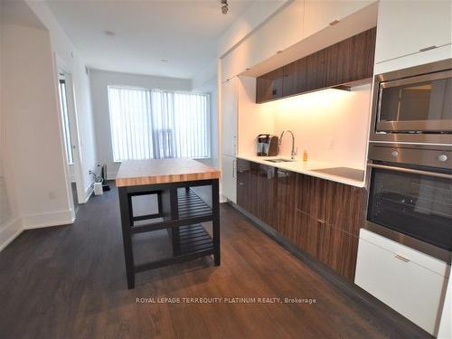 3008-10 York St, Toronto, ON - Indoor Photo Showing Kitchen