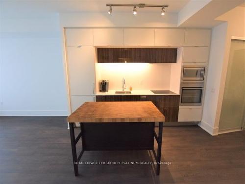 3008-10 York St, Toronto, ON - Indoor Photo Showing Kitchen