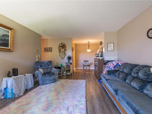 107-585 Dogwood St South, Campbell River, BC - Indoor Photo Showing Living Room