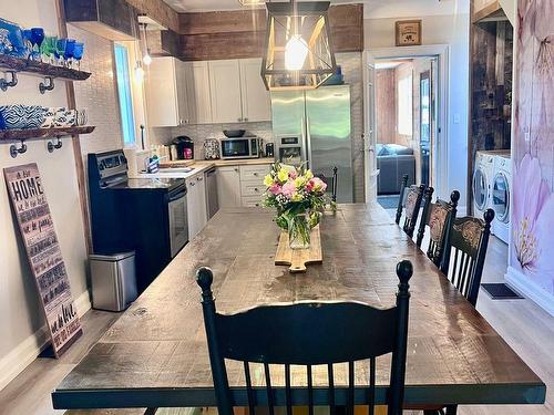 31 Blue Bay Lane, Kawartha Lakes, ON - Indoor Photo Showing Dining Room