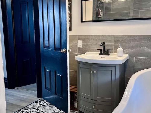 31 Blue Bay Lane, Kawartha Lakes, ON - Indoor Photo Showing Bathroom