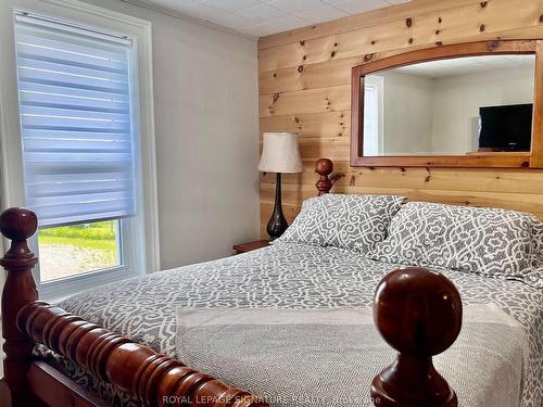 31 Blue Bay Lane, Kawartha Lakes, ON - Indoor Photo Showing Bedroom