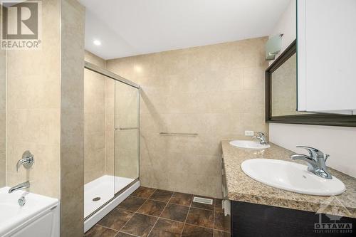 136 Montauk Private, Ottawa, ON - Indoor Photo Showing Bathroom